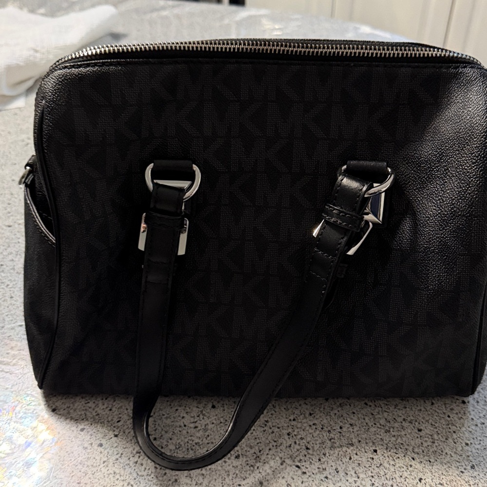 Michael kors satchel - Picture 4 of 6